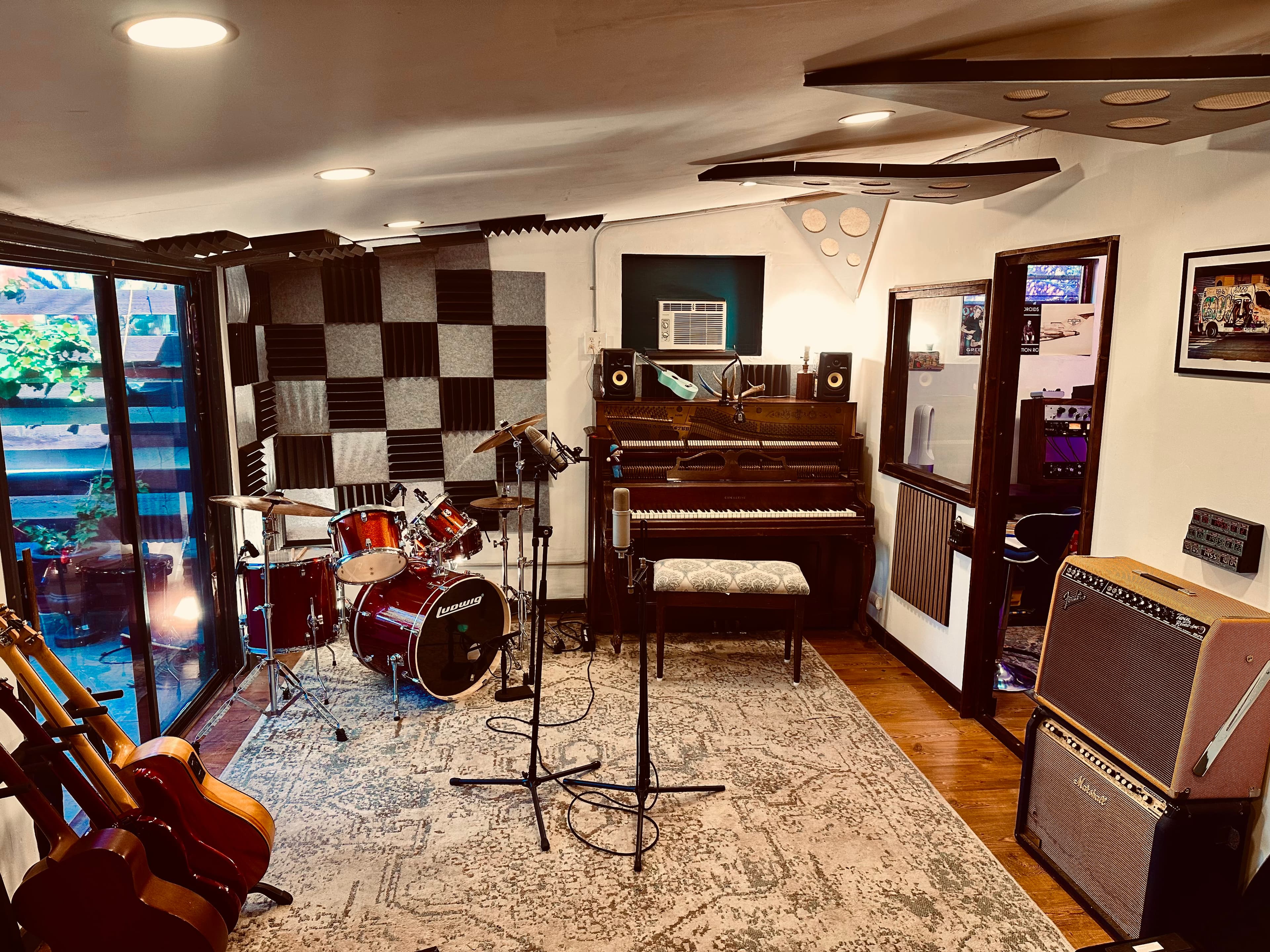 That Little Studio (Phil Surtees Music)